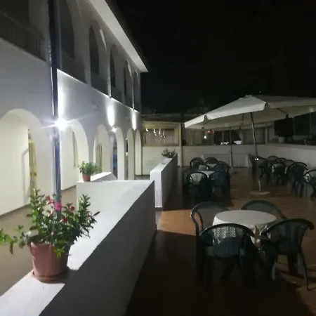 La Pergola Hostel Baia Domizia